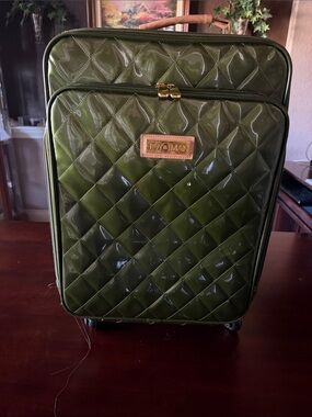 Joy & Iman Olive Quilted Patent Spinner Carry-On